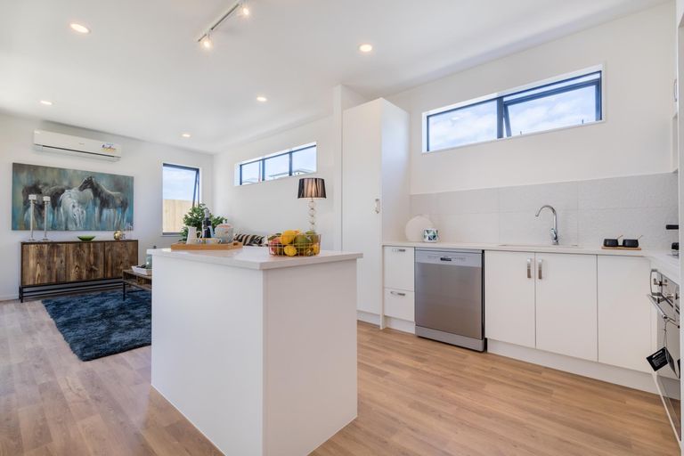 Photo of property in 72 Craigs Way, Hobsonville, Auckland, 0616