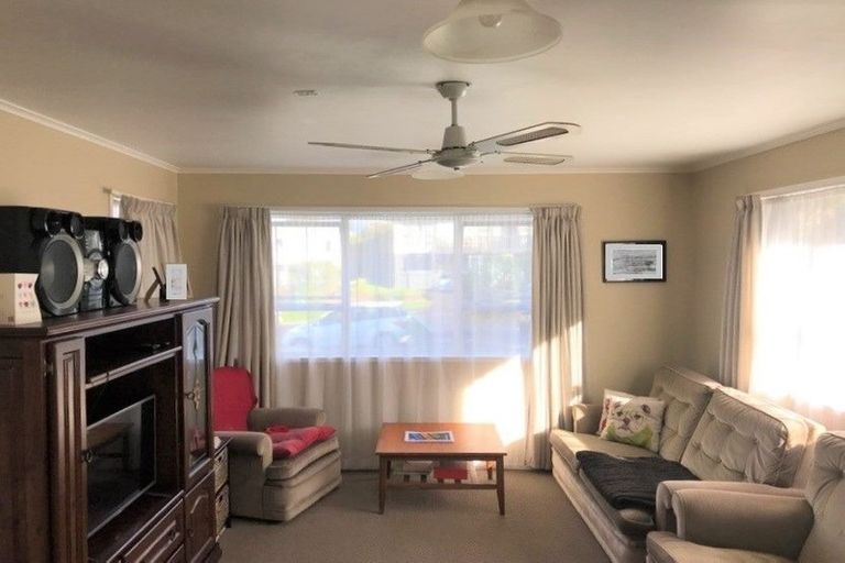 Photo of property in 13 Sumich Place, West Harbour, Auckland, 0618