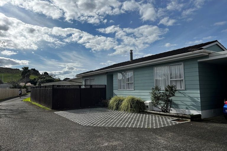 Photo of property in 1/34 Darren Crescent, Half Moon Bay, Auckland, 2012