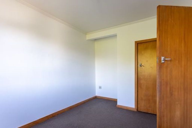 Photo of property in 33 Pahiatua Street, Hokowhitu, Palmerston North, 4410
