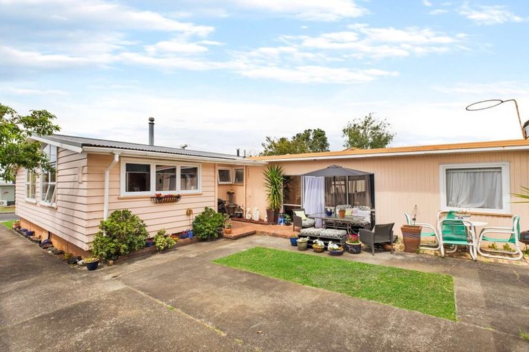 Photo of property in 10 Clendon Place, Manurewa, Auckland, 2102