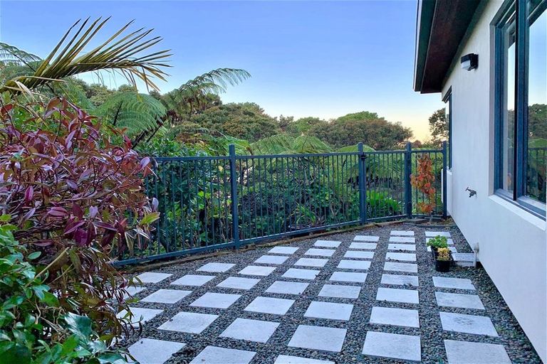 Photo of property in 3 Wadestown Road, Wadestown, Wellington, 6012