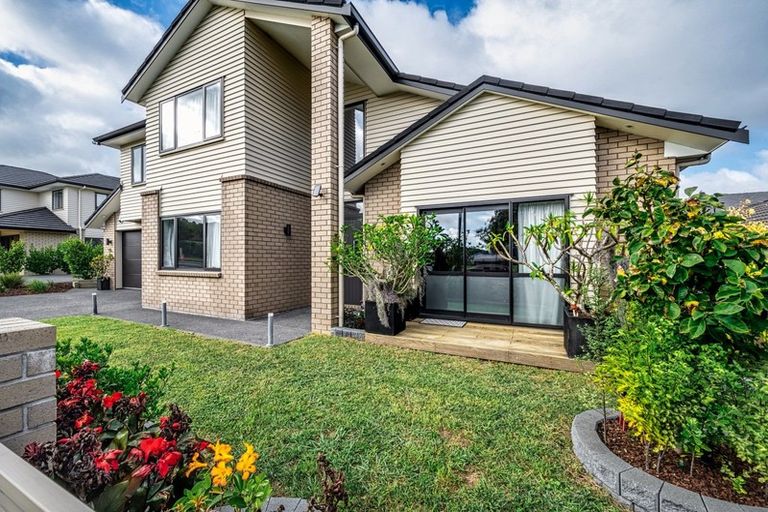 Photo of property in 118a Gracechurch Drive, Flat Bush, Auckland, 2016