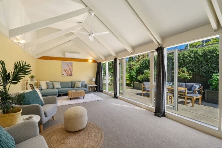 Photo of property in 2/8 Guinness Crescent, Ilam, Christchurch, 8041