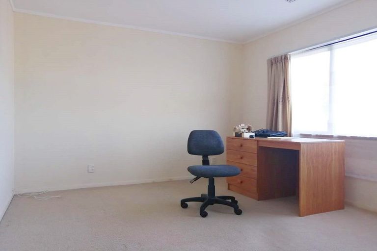 Photo of property in 6 Eske Place, Highland Park, Auckland, 2010