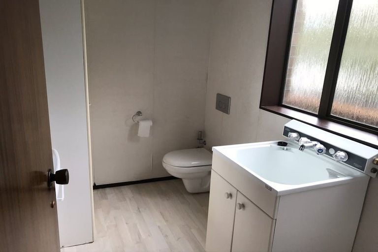 Photo of property in 2/5 Kegworth Place, Browns Bay, Auckland, 0630