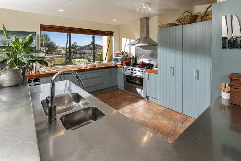 Photo of property in 6 Grassfield Place, Waimauku, 0812