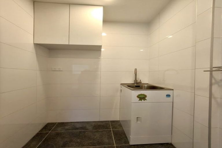 Photo of property in 5 Barnfield Place, Glendene, Auckland, 0602