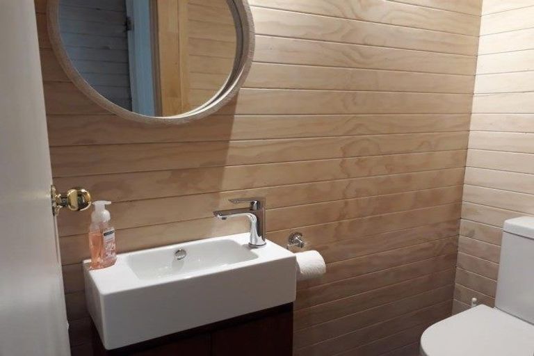 Photo of property in 16 Mckerrow Place, Sunshine Bay, Queenstown, 9300