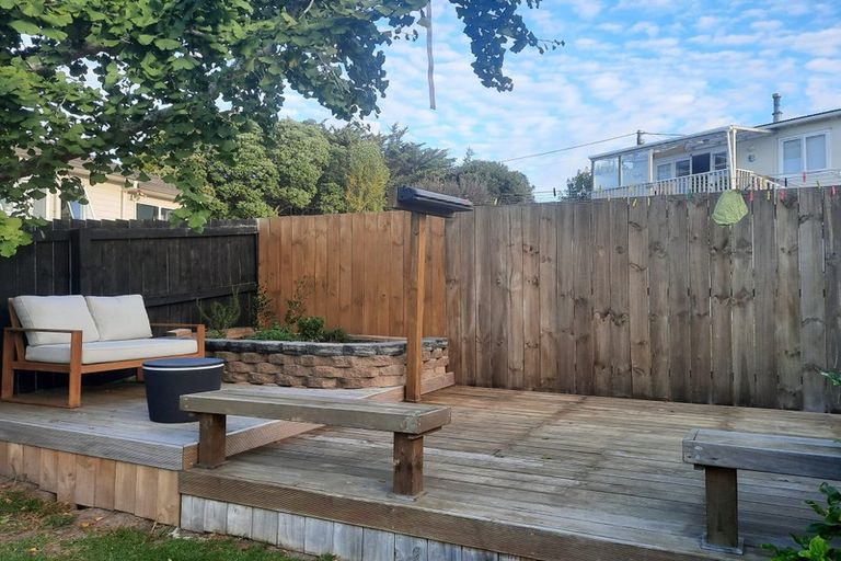 Photo of property in 4a Holiday Road, Stanmore Bay, Whangaparaoa, 0932