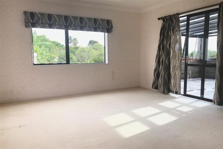 Photo of property in 71 Lagoon Way, West Harbour, Auckland, 0618