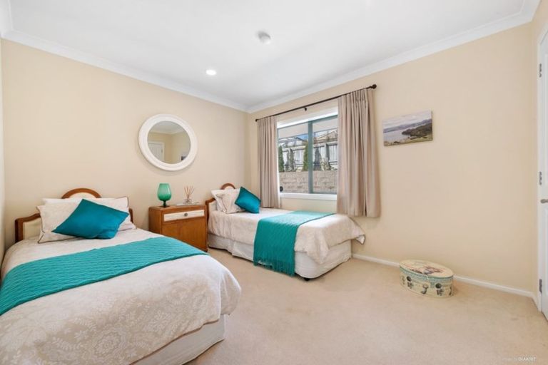 Photo of property in 15 Ina Ville Drive, Pukekohe, 2120