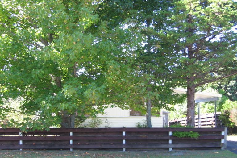 Photo of property in 16 Finlow Drive, Te Atatu South, Auckland, 0610