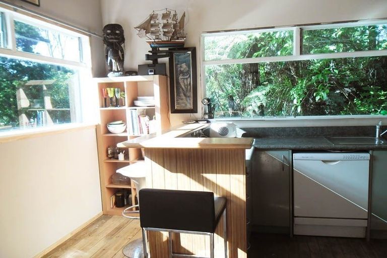 Photo of property in 45 Takahe Road, Titirangi, Auckland, 0604