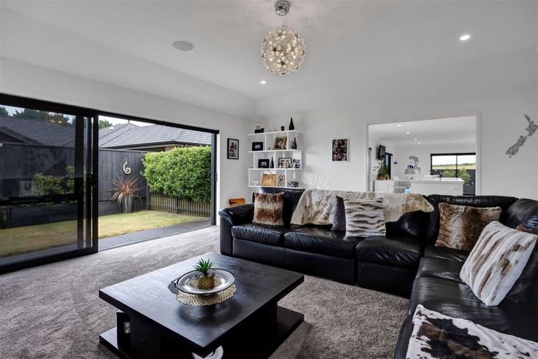 Photo of property in 17 Wentworth Lane, Waiwhakaiho, New Plymouth, 4312