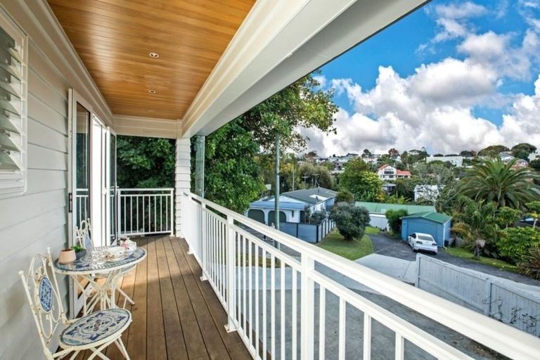Photo of property in 14a Tiri View Place, Waiake, Auckland, 0630