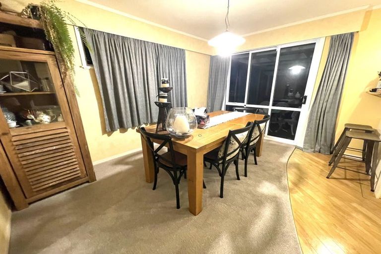 Photo of property in 114 Sturges Road, Henderson, Auckland, 0612