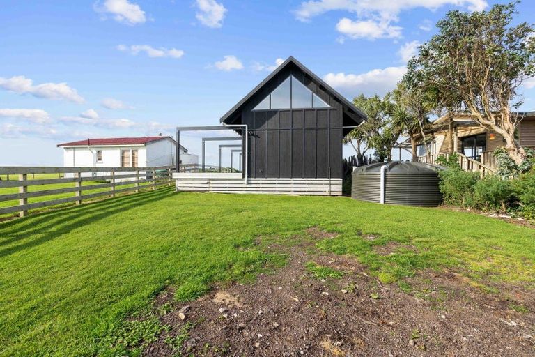 Photo of property in 497 Waikawa-curio Bay Road, Curio Bay, Tokanui, 9884