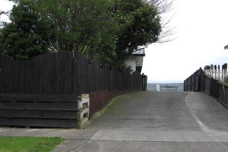 Photo of property in 60 Hillcrest Drive, Kelvin Grove, Palmerston North, 4414