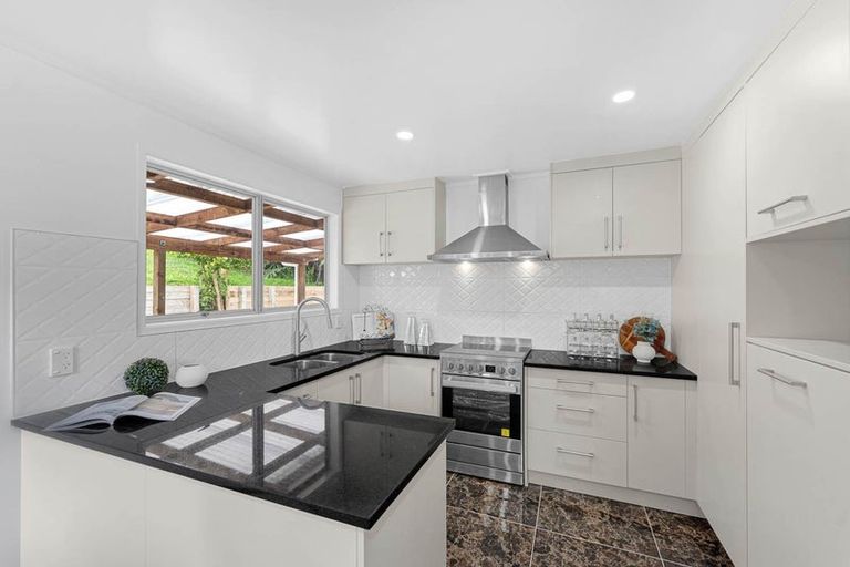 Photo of property in 25 Finn Place, Totara Vale, Auckland, 0629