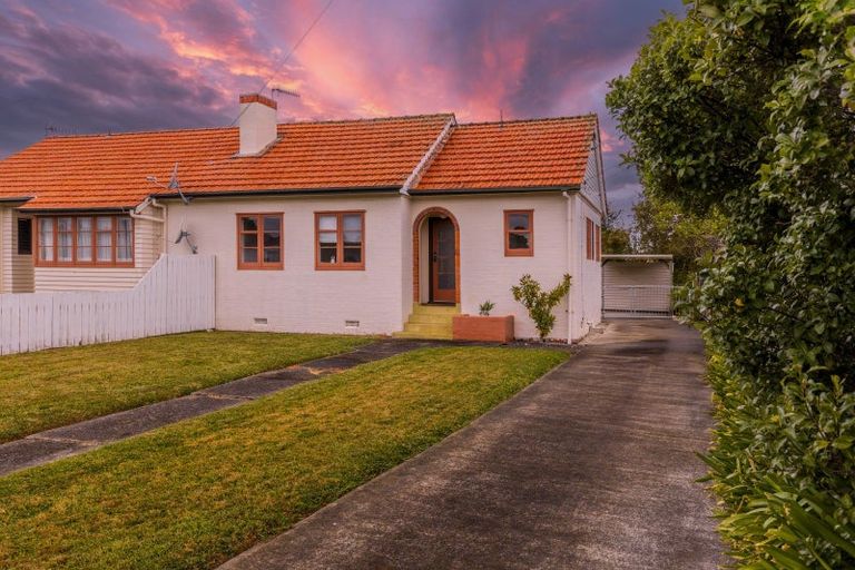 Photo of property in 21 Robert Street, Marton, 4710