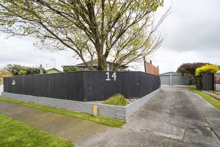 Photo of property in 14 Bendigo Street, Cloverlea, Palmerston North, 4412