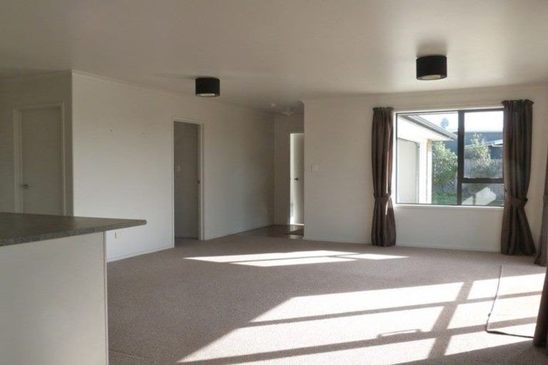 Photo of property in 32 Ocean View Rise, Ruakaka, 0116