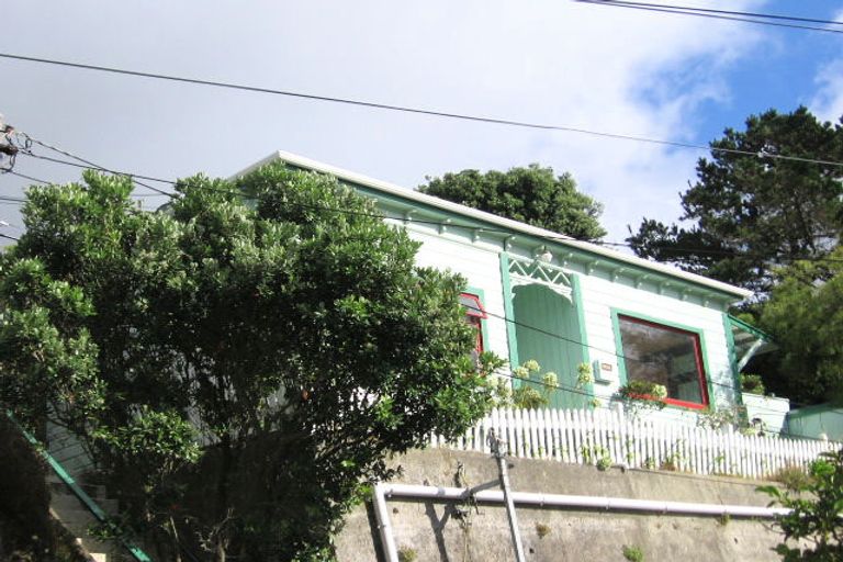 Photo of property in 76 Te Wharepouri Street, Berhampore, Wellington, 6023