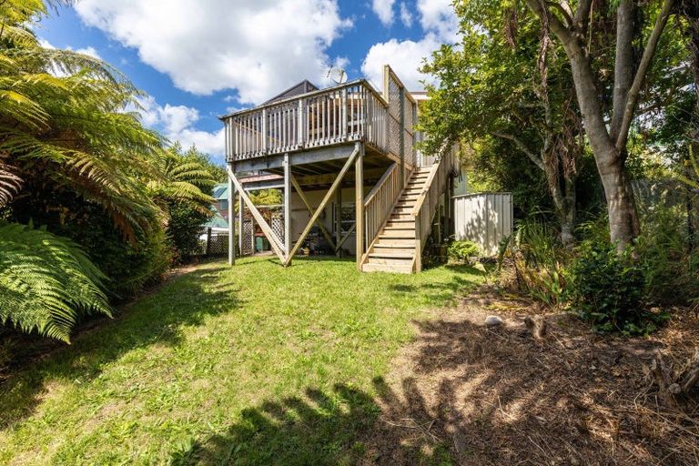 Photo of property in 13 Lindaver Grove, Merrilands, New Plymouth, 4312