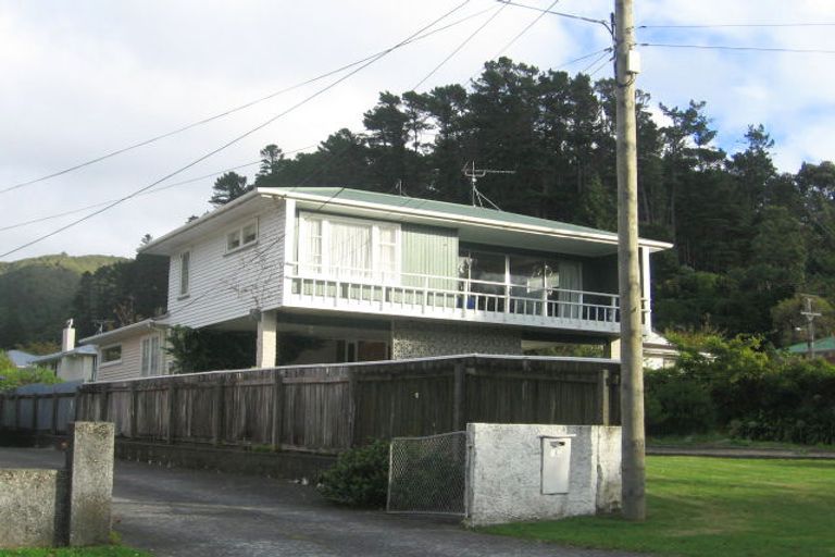 Photo of property in 160 Hine Road, Wainuiomata, Lower Hutt, 5014