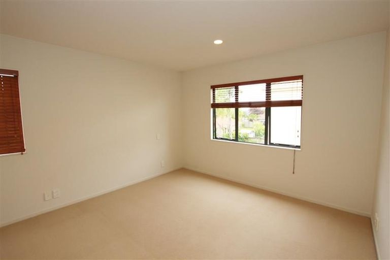 Photo of property in 27a Kelvin Hart Drive, East Tamaki, Auckland, 2013