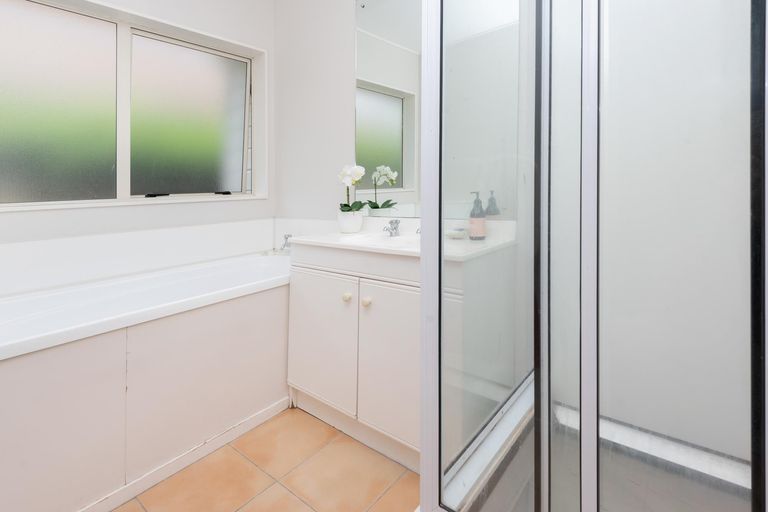 Photo of property in 3/8 Bernie Edwards Place, Botany Downs, Auckland, 2010