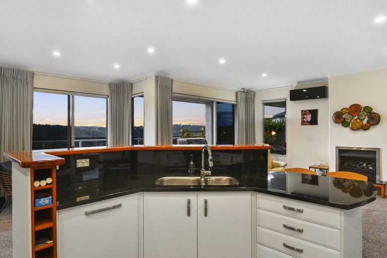 Photo of property in 160 Kittiwake Drive, Schnapper Rock, Auckland, 0632