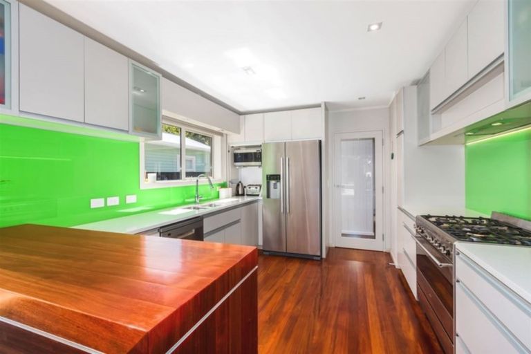 Photo of property in 18 Airlie Road, Plimmerton, Porirua, 5026