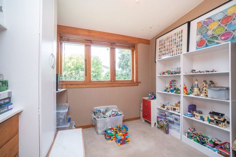 Photo of property in 25 Tiller Close, Kelvin Grove, Palmerston North, 4414