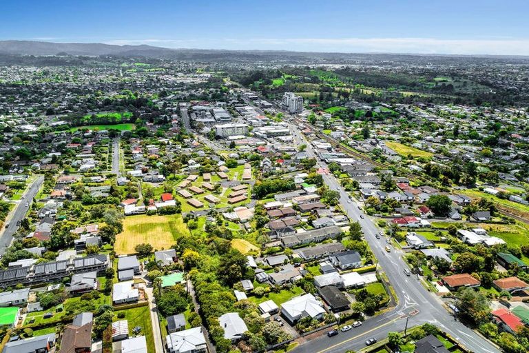 Photo of property in 1 Pleasant Road, Glen Eden, Auckland, 0602