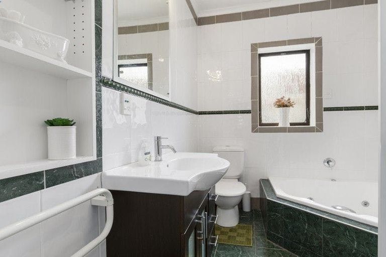 Photo of property in 19 Charleston Avenue, Boulcott, Lower Hutt, 5011