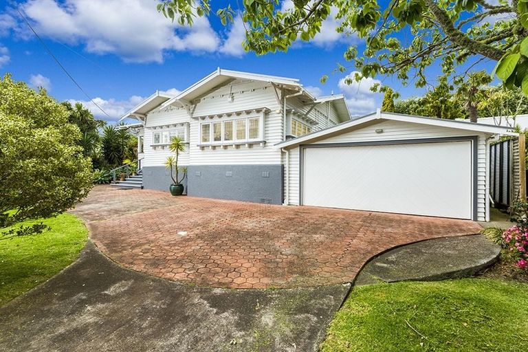 Photo of property in 2/40a Norwood Road, Bayswater, Auckland, 0622