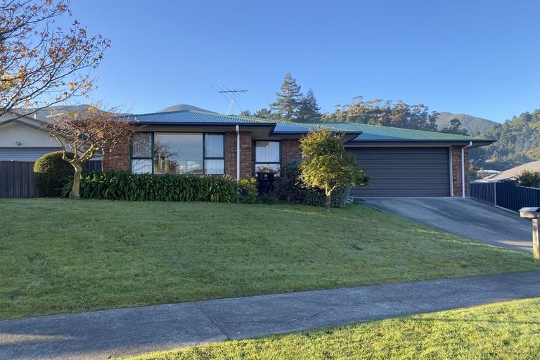 Photo of property in 16 Admiralty Place, Waikawa, Picton, 7220