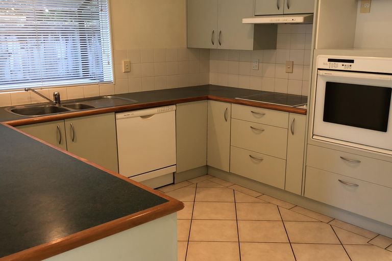 Photo of property in 2/63 Hattaway Avenue, Bucklands Beach, Auckland, 2012