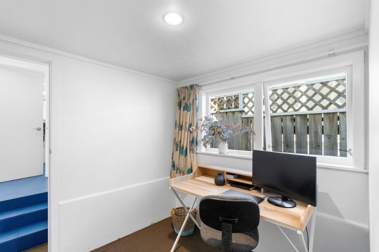 Photo of property in 71 Muritai Road, Eastbourne, Lower Hutt, 5013