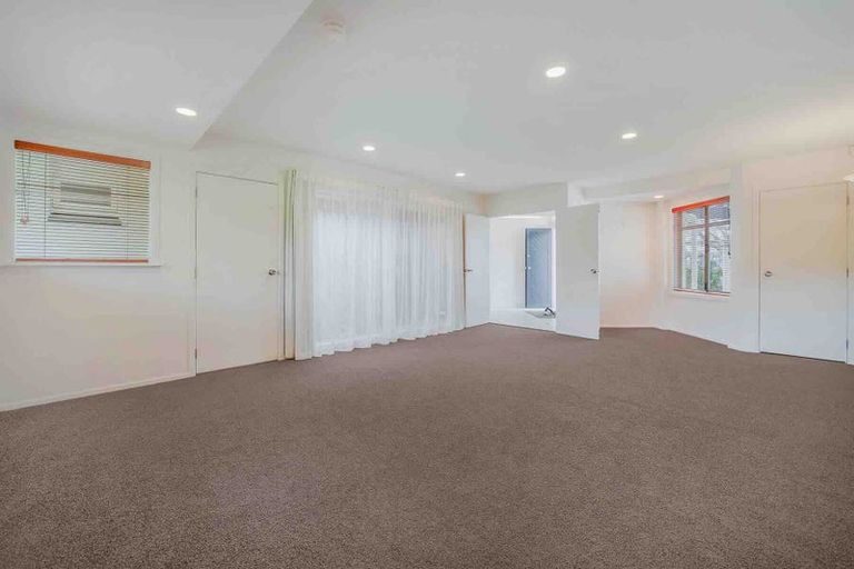 Photo of property in 9 Laingholm Drive, Laingholm, Auckland, 0604