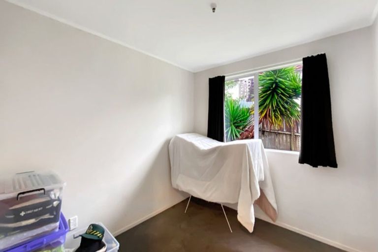 Photo of property in 29 Rehia Road, Massey, Auckland, 0614