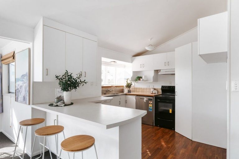 Photo of property in 144 Karewa Parade, Papamoa Beach, Papamoa, 3118