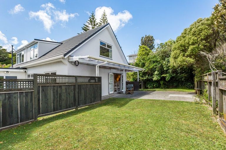 Photo of property in 28 Black Rock Road, Newlands, Wellington, 6037