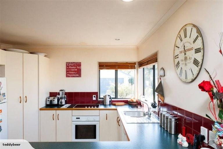 Photo of property in 15 Woburn Place, Takaro, Palmerston North, 4412