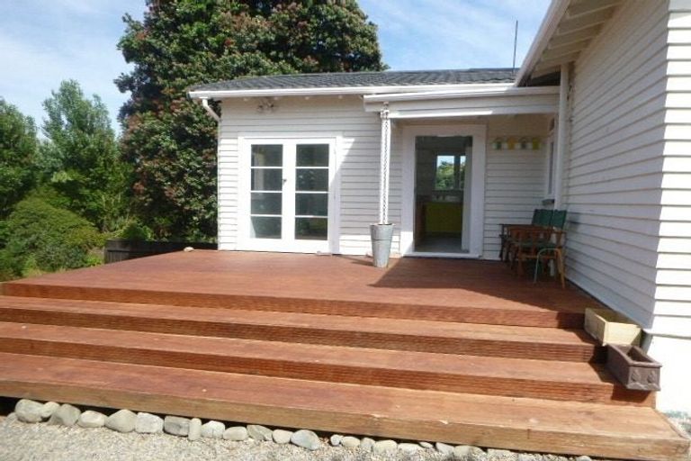 Photo of property in 33 Toi Street, Otaki Beach, Otaki, 5512
