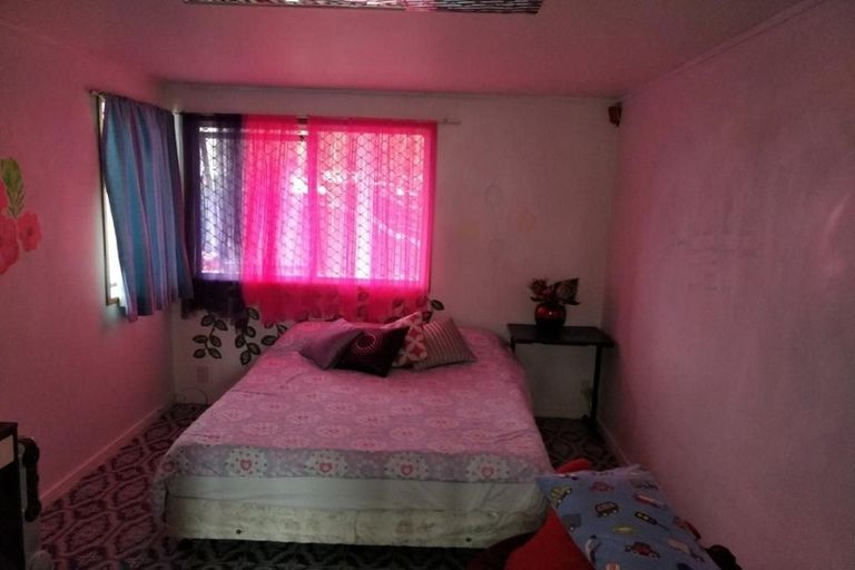 Photo of property in 6 Beaubank Road, Kelston, Auckland, 0602