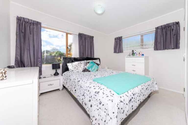 Photo of property in 1/9a Tawa Road, Te Atatu Peninsula, Auckland, 0610