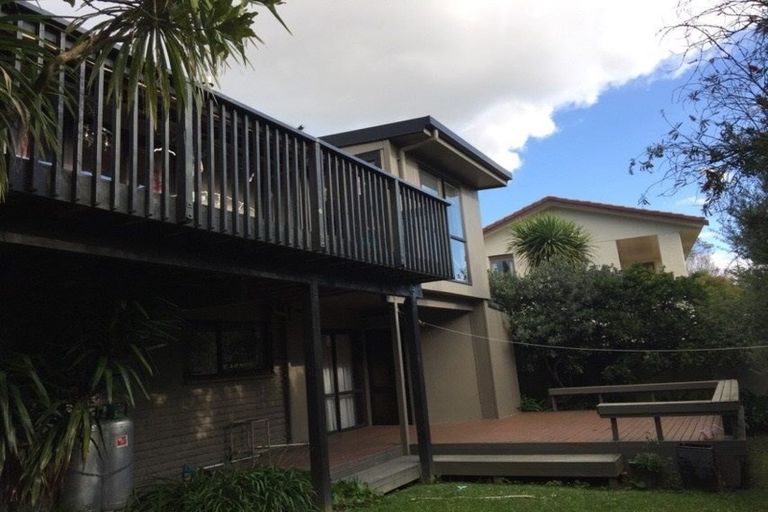 Photo of property in 6 Longwood Place, Forrest Hill, Auckland, 0620